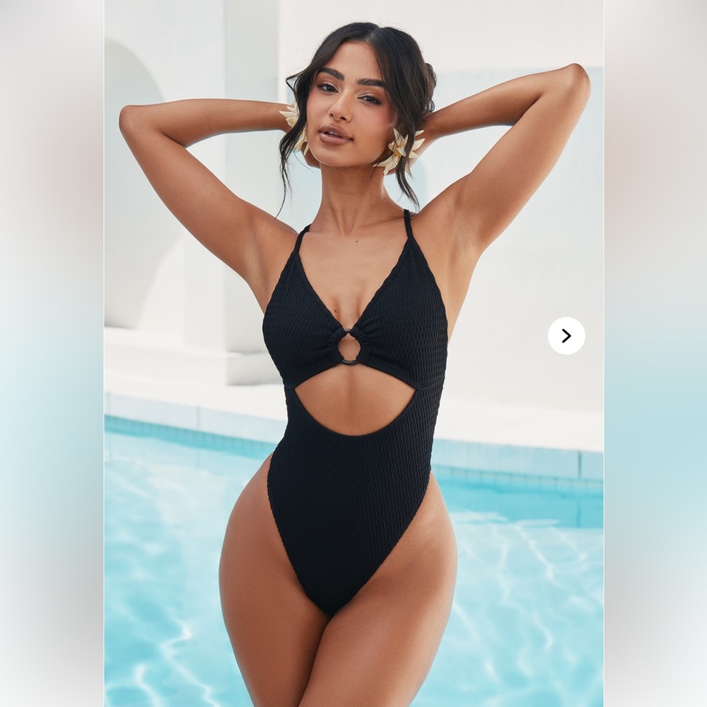 *NWT* Summer Splash Textured O-Ring 1 Piece Swimsuit
